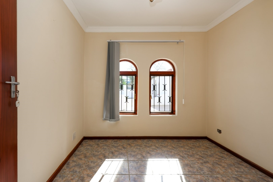 4 Bedroom Property for Sale in Heather Park Western Cape